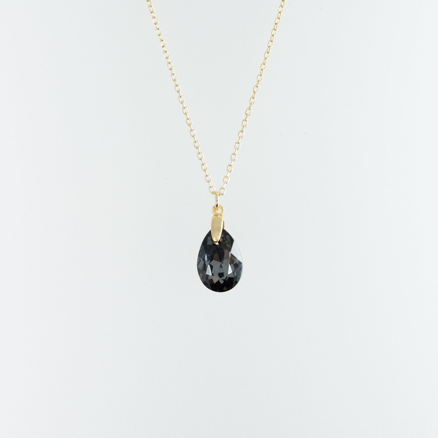 しずく型クリスタルガラスネックレス